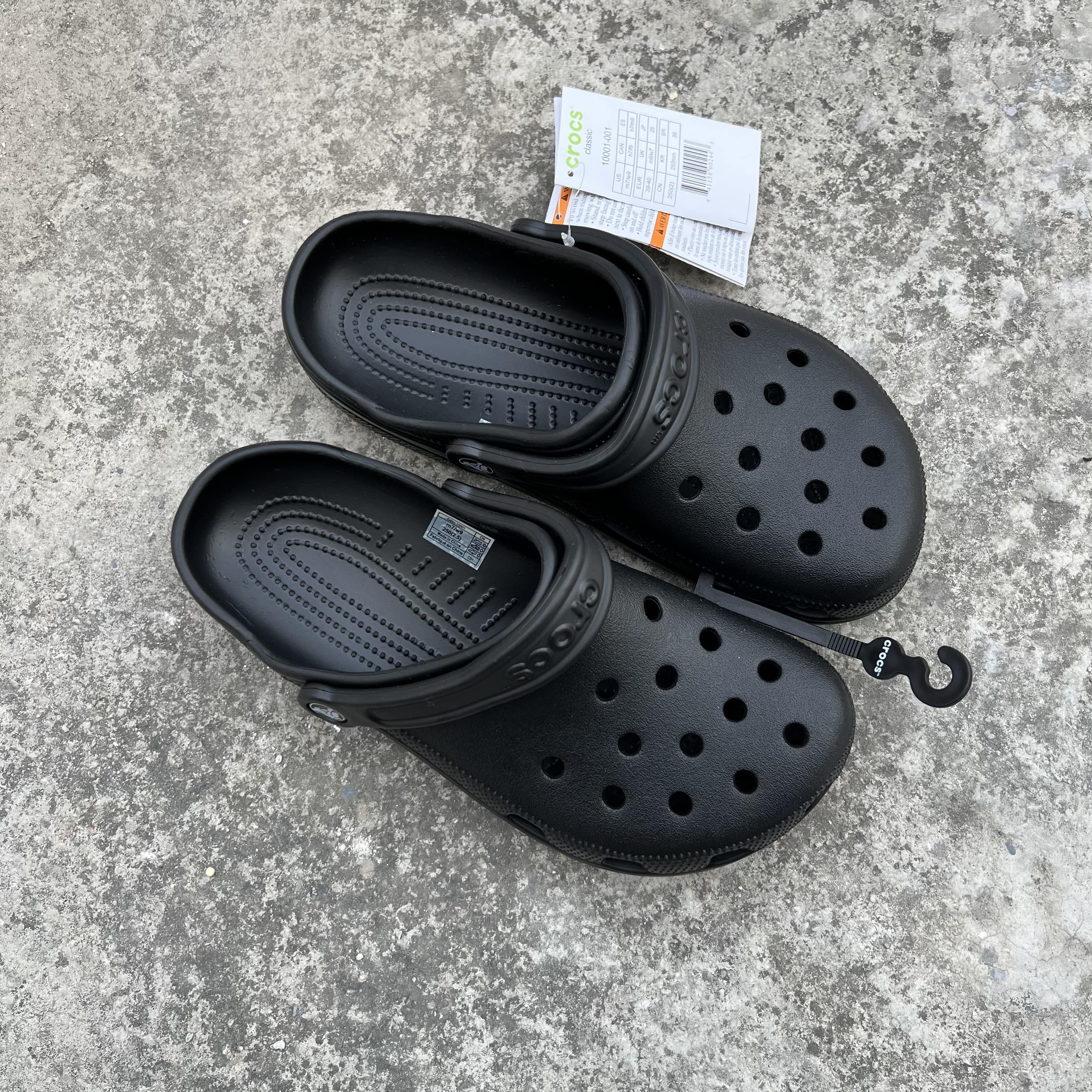 Crocs Classic Black Clogs – Kaara Store
